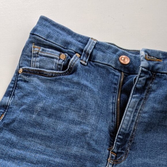 NWT NYDJ YOGA JEAN SHORTs SZ.8 - Picture 3 of 3